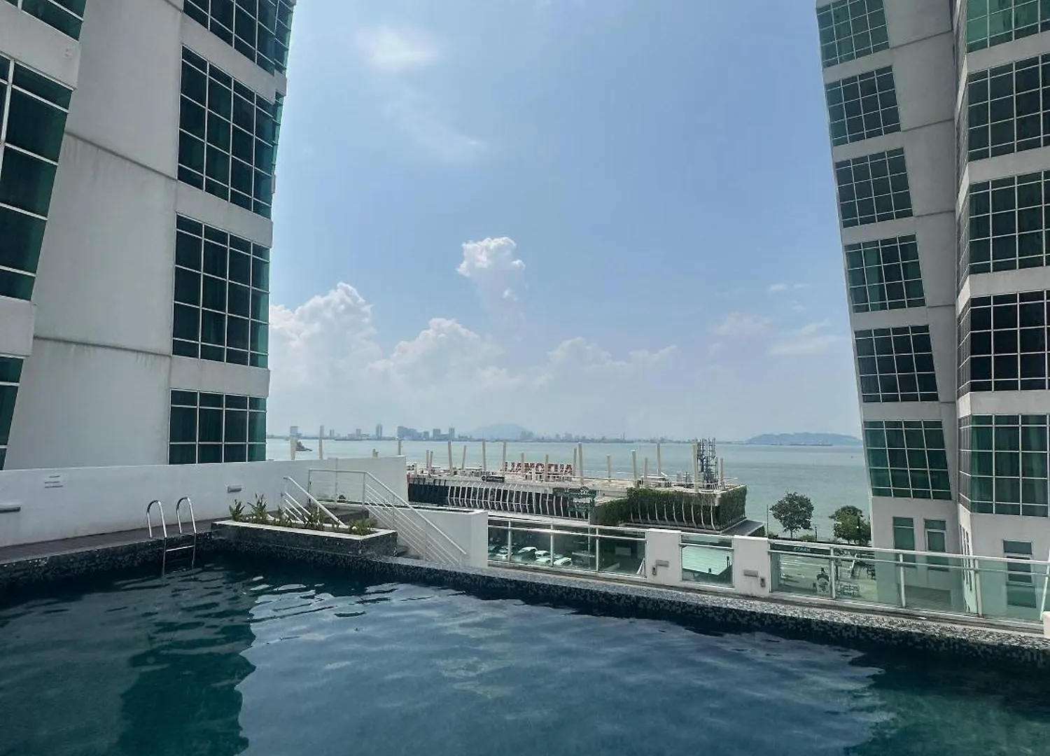 Amazing Seaview Duplex George Town Maritime Suites 07
